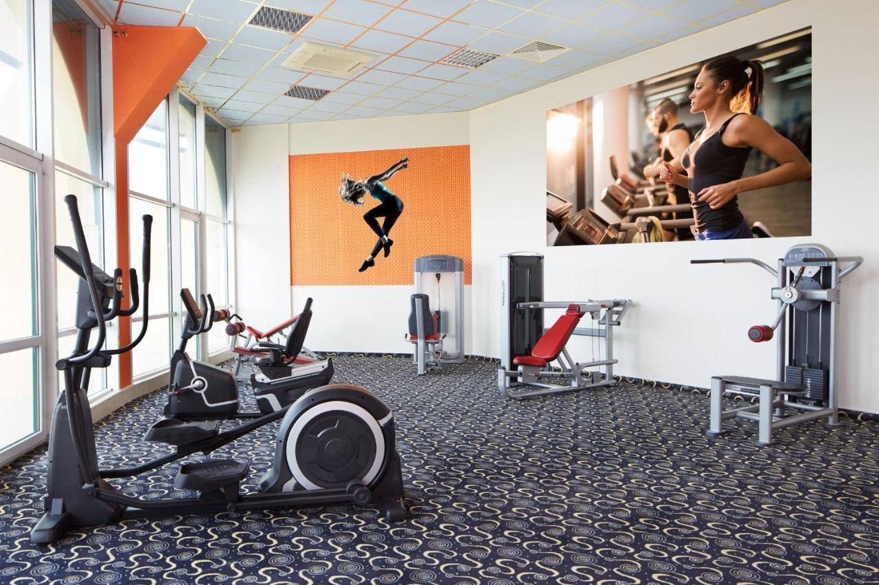 Planeta Hotel & Aquapark Free Beach Access Sunny Beach Eksteriør billede A typical gym