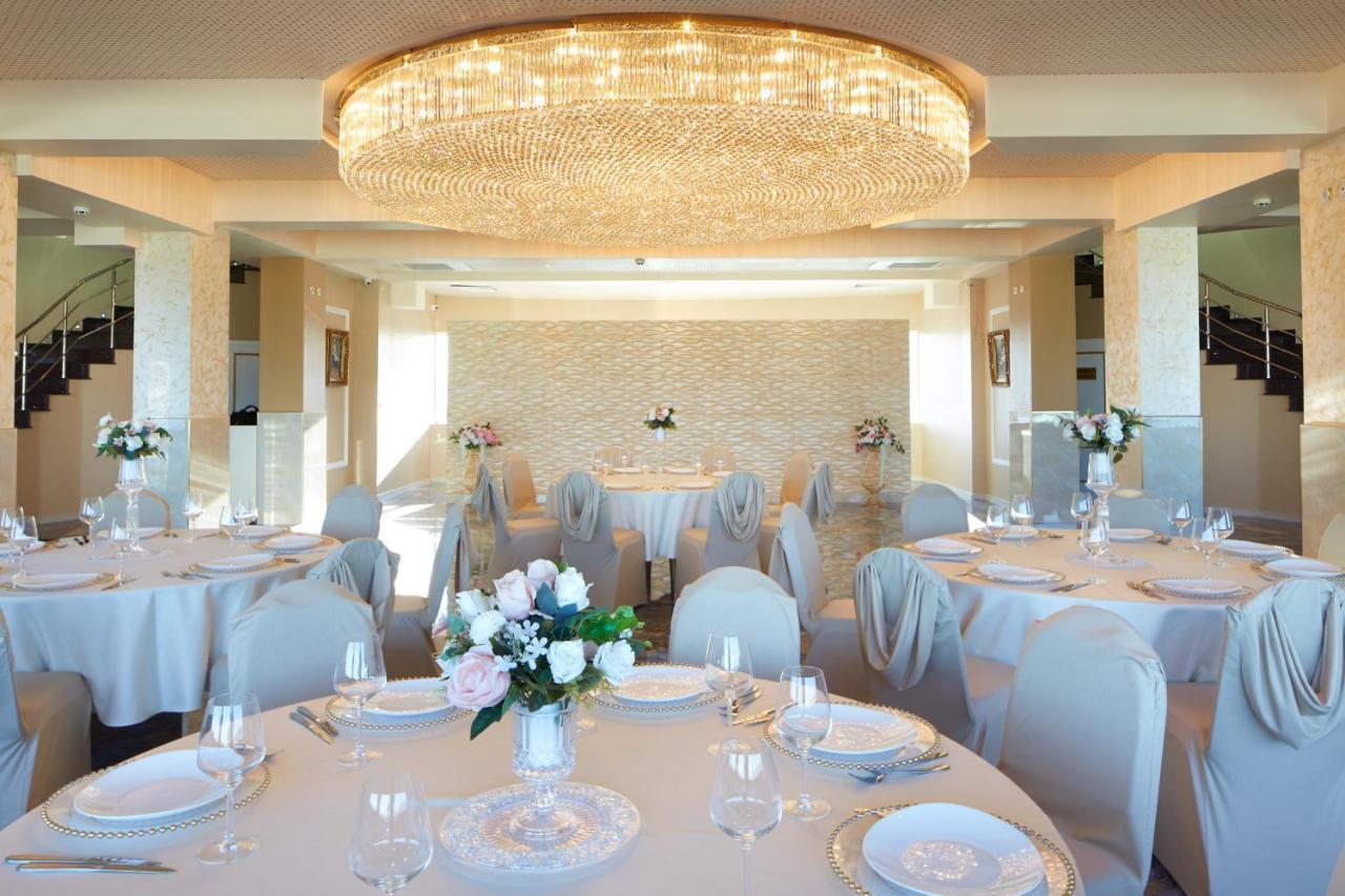 Planeta Hotel & Aquapark Free Beach Access Sunny Beach Eksteriør billede The ballroom at the Royal Automobile Club