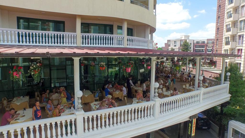 Planeta Hotel & Aquapark Free Beach Access Sunny Beach Eksteriør billede A restaurant in the resort