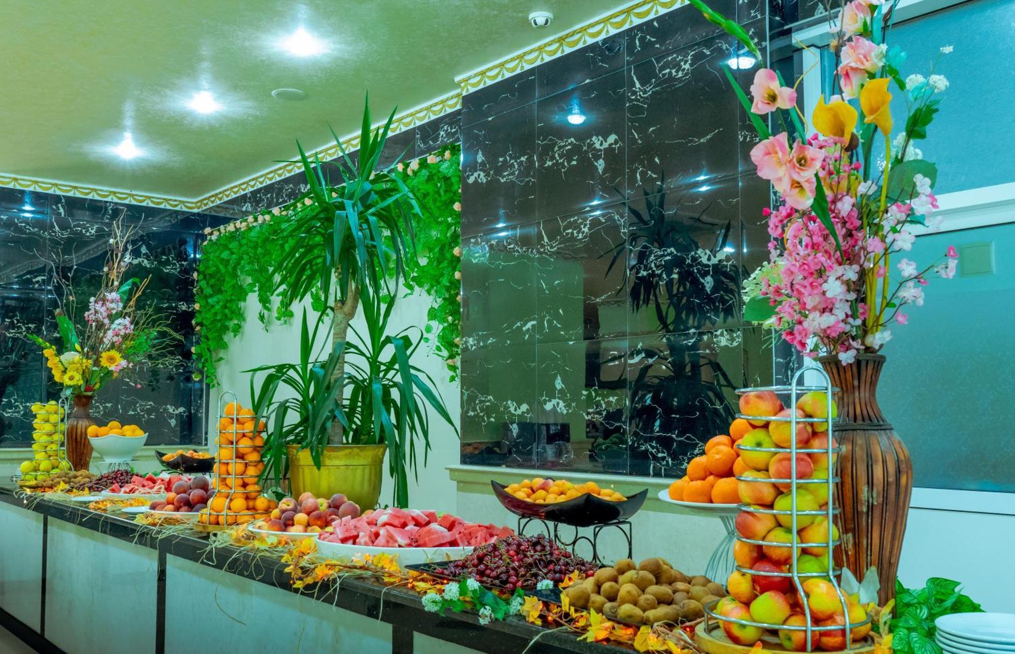 Planeta Hotel & Aquapark Free Beach Access Sunny Beach Eksteriør billede Fruit buffet