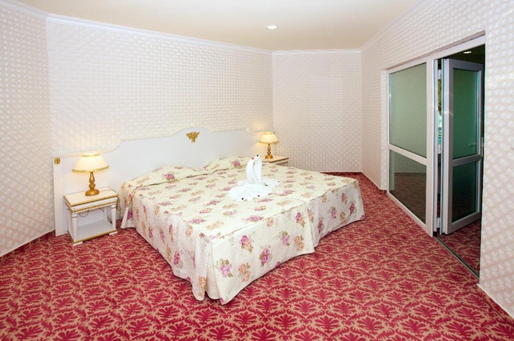 Planeta Hotel & Aquapark Free Beach Access Sunny Beach Eksteriør billede A room at the hotel
