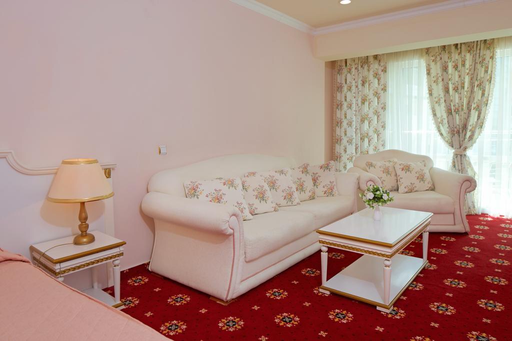 Planeta Hotel & Aquapark Free Beach Access Sunny Beach Eksteriør billede A room at the hotel