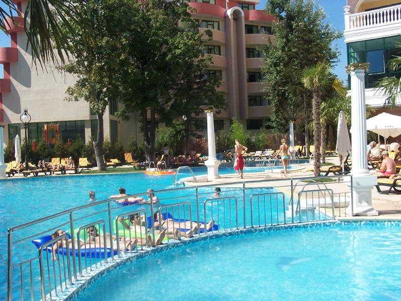 Planeta Hotel & Aquapark Free Beach Access Sunny Beach Eksteriør billede A pool at a hotel in Turkey