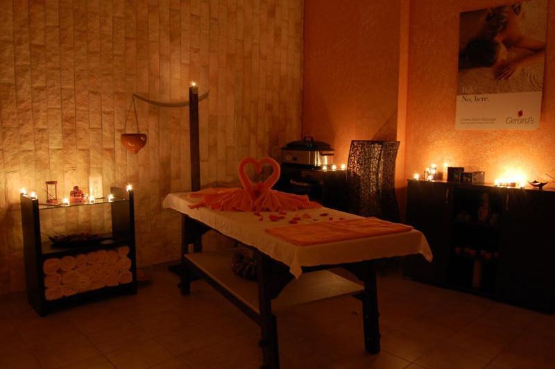 Planeta Hotel & Aquapark Free Beach Access Sunny Beach Eksteriør billede A massage table