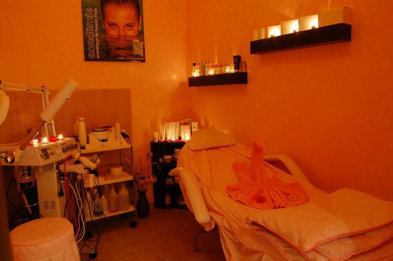 Planeta Hotel & Aquapark Free Beach Access Sunny Beach Eksteriør billede A typical spa treatment room