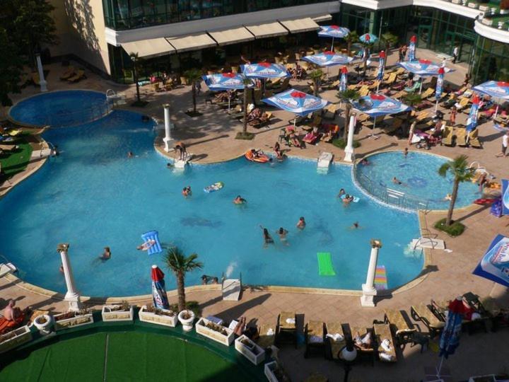 Planeta Hotel & Aquapark Free Beach Access Sunny Beach Eksteriør billede The swimming pool at the complex