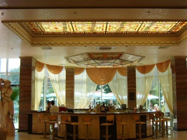 Planeta Hotel & Aquapark Free Beach Access Sunny Beach Eksteriør billede The bar at the lobby