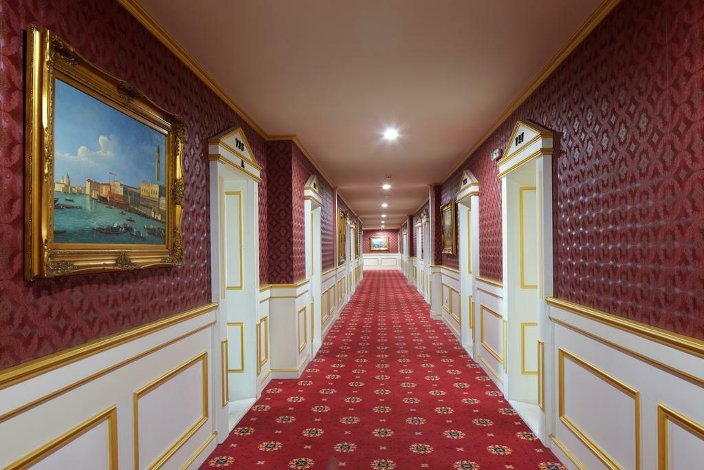 Planeta Hotel & Aquapark Free Beach Access Sunny Beach Eksteriør billede A corridor